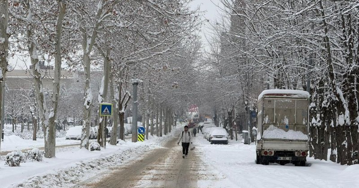 Son dakika: Diyarbakır, Batman ve Şırnak’ta kar etkili oldu… Uçuşlar iptal edildi
