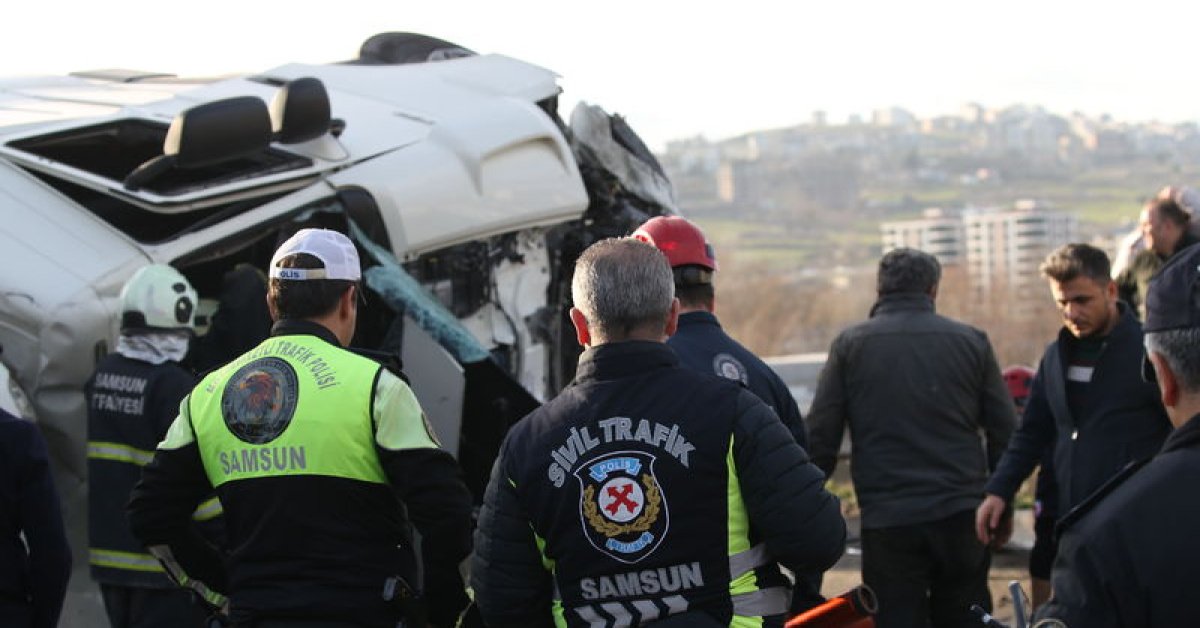 Son dakika: TIR karşı şeride geçip araçlara daldı: 1 ölü, 3 yaralı