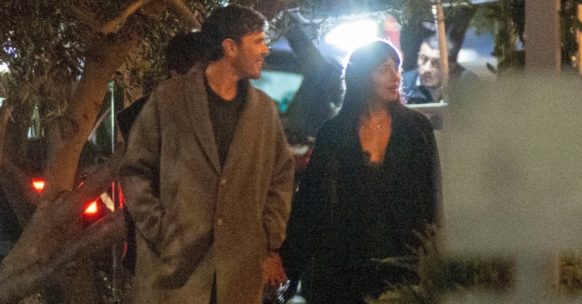 Dakota Johnson yeni sevgilisi Role Model’le el ele