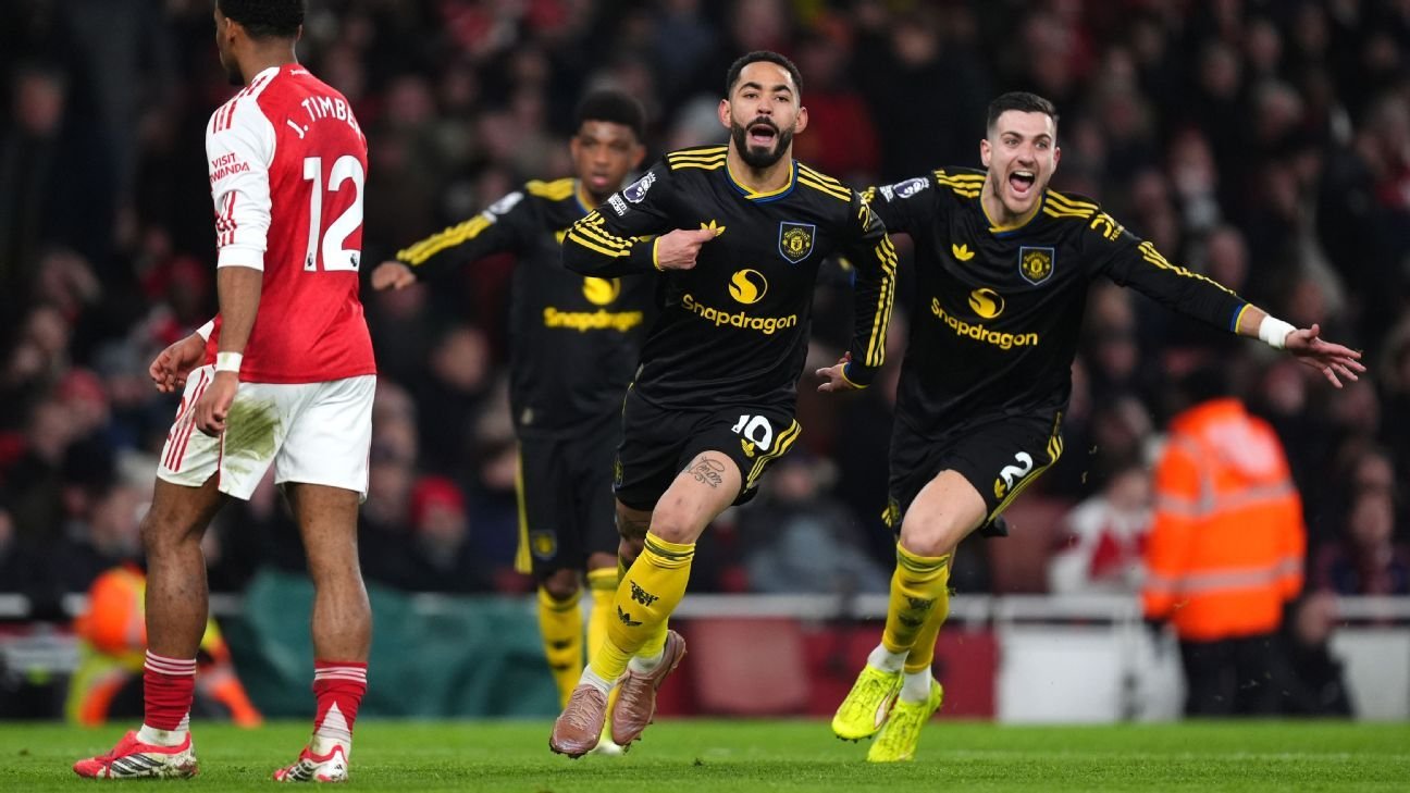 Beating Arsenal puts Man United into Premier League title race