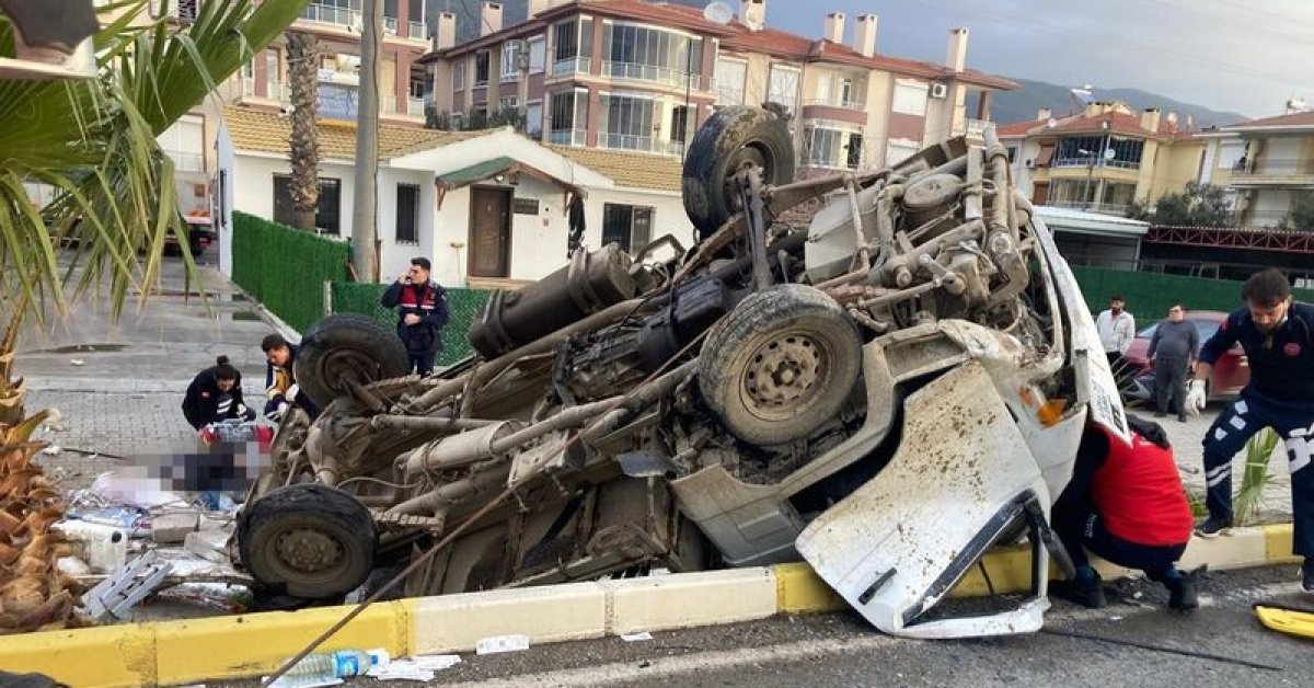 Son dakika: Edremit’te kamyonet bariyerlere girdi: 2 ölü, 1 yaralı