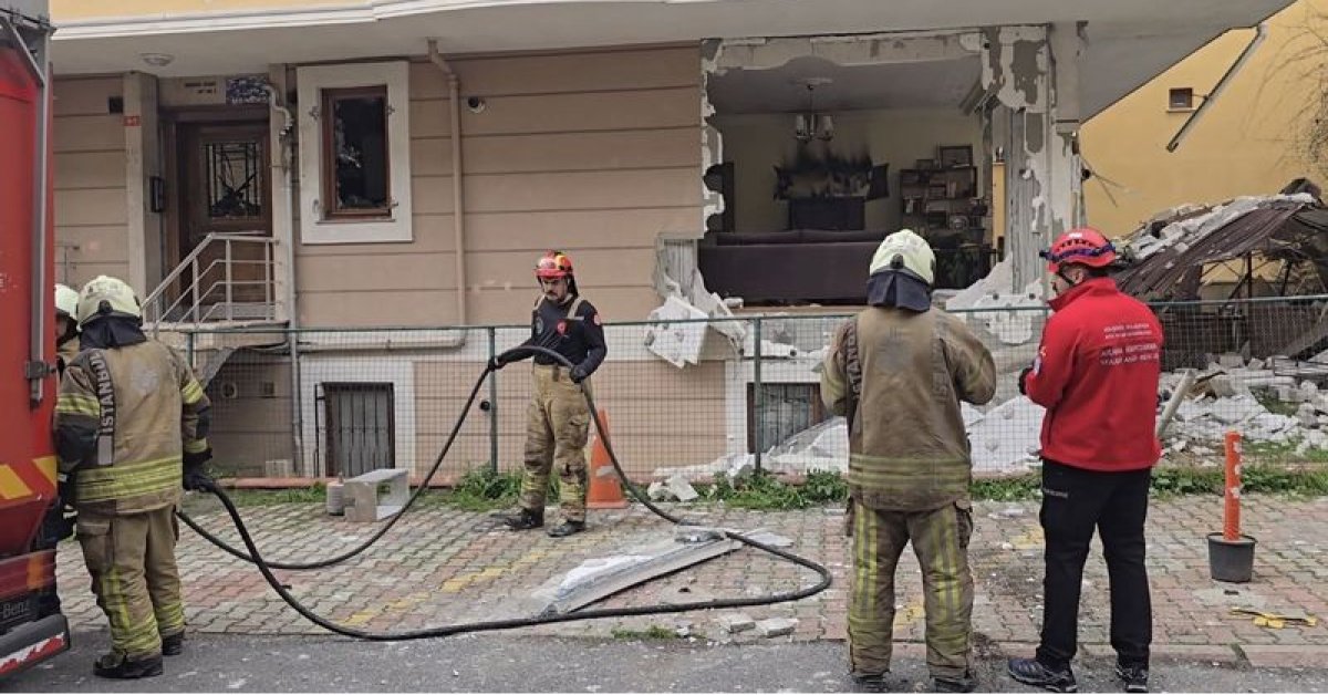 Ataşehir’de 3 katlı binada doğal gaz patlaması; ortalık savaş alanına döndü