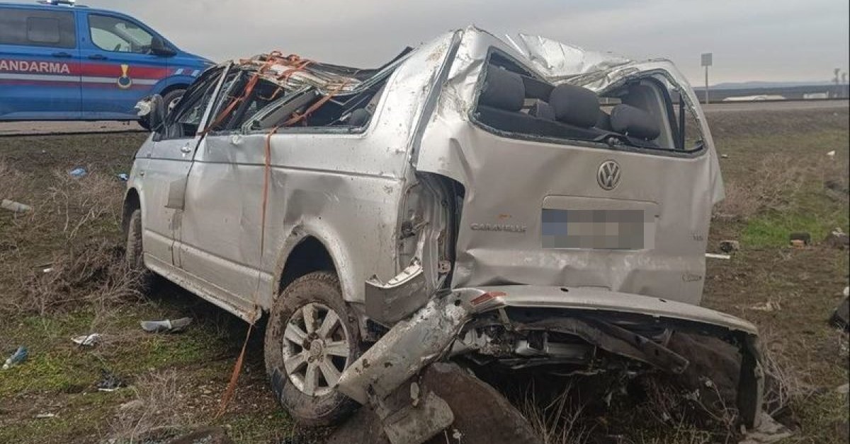 Son dakika: Şırnak’ta minibüs takla attı: 2 ölü, 6 yaralı