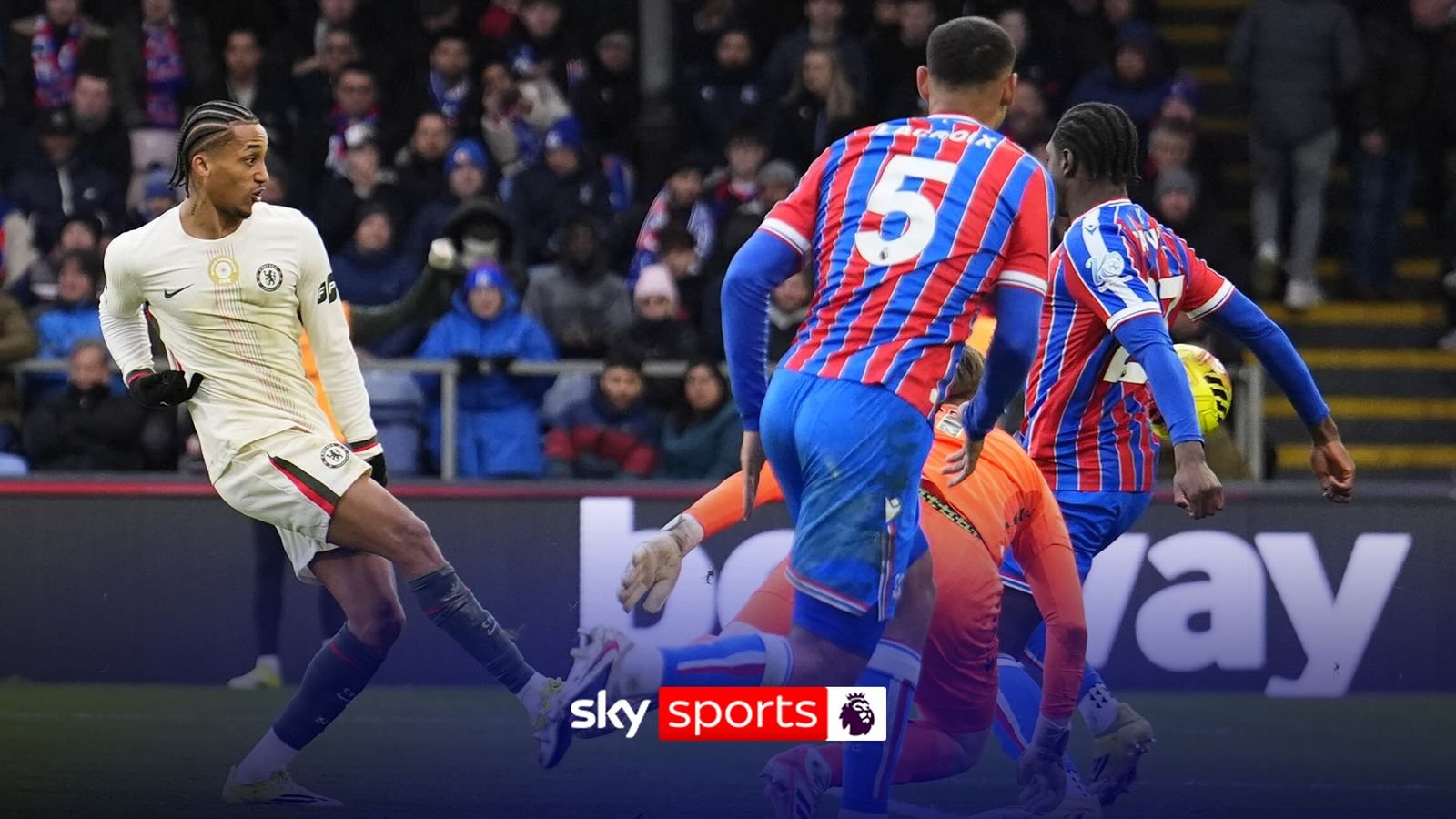 'What's he supposed to do?' – Carra questions penalty against Palace's Canvot