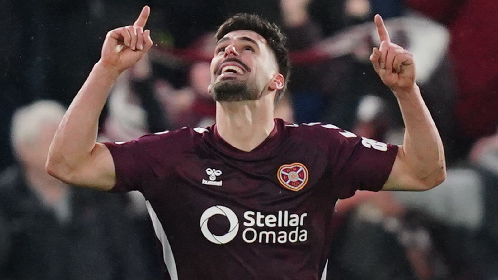 Hearts 2-2 Celtic: Claudio Braga rescues point for leaders against 10-man Hoops in epic Scottish Premiership battle | Football News