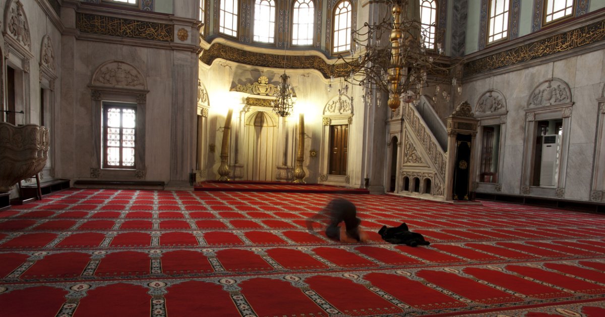 Tilavet secdesi nedir, nasıl yapılır? Tilavet secdesi ayetleri neler ve nasıl kılınır?