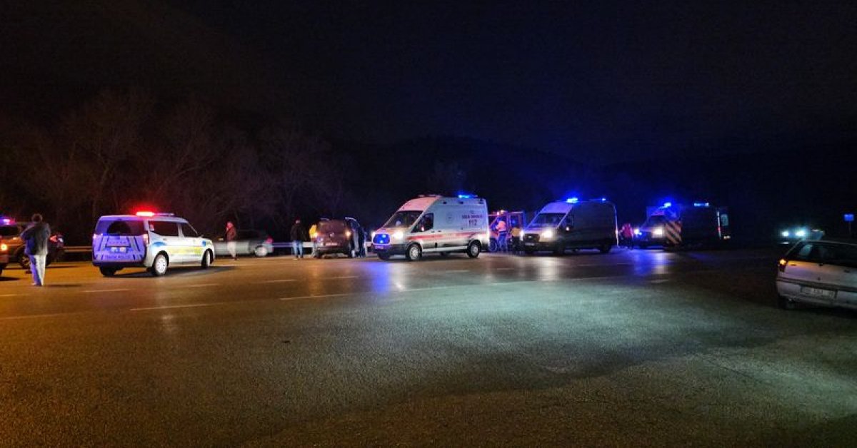 Çorum’da otomobille hafif ticari aracın çarpıştığı kazada 5 kişi yaralandı