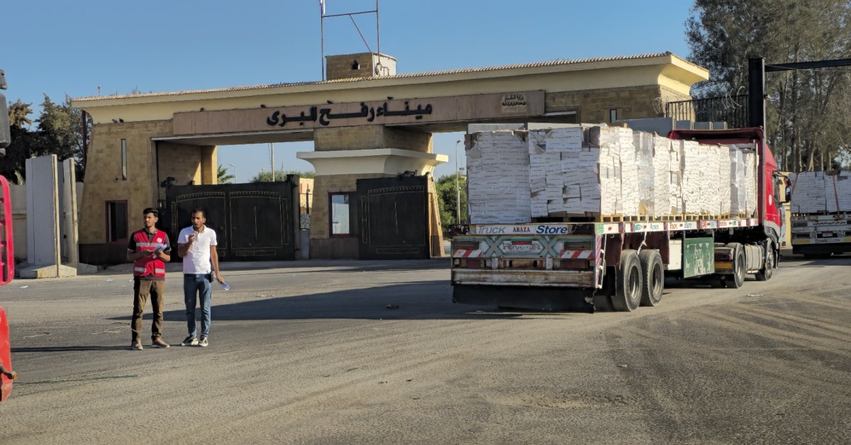 Mısır ile Gazze arasındaki Refah Sınır Kapısı çift yönlü yaya geçişine sınırlı olarak açıldı