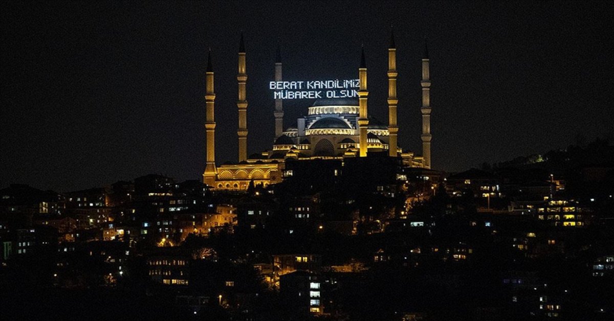 En güzel, dualı, ayetli, hadisli, kısa, uzun, resimli Berat Kandili mesajları ve sözleri ile Hayırlı Kandiller dileyin!