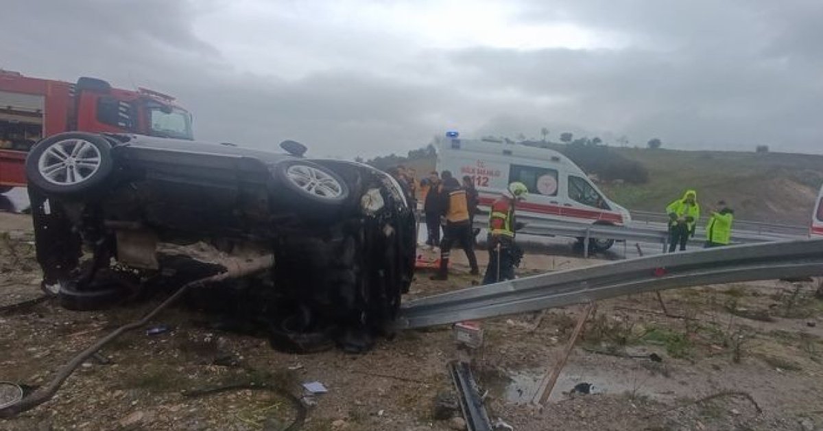 Son dakika: Kontrolden çıkan araç bariyere çarptı: 2 ölü