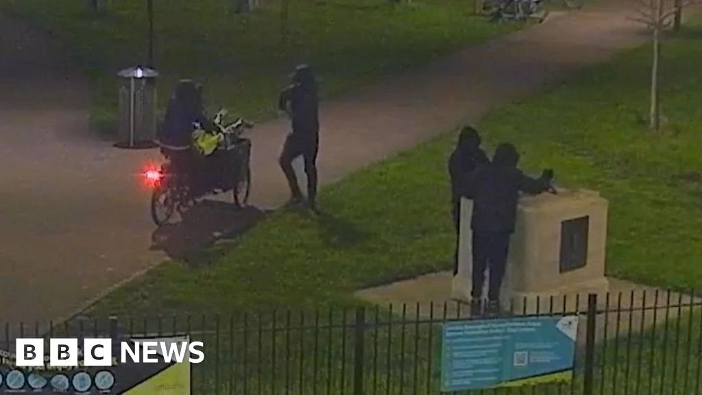 Statue of world champion boxer stolen from park