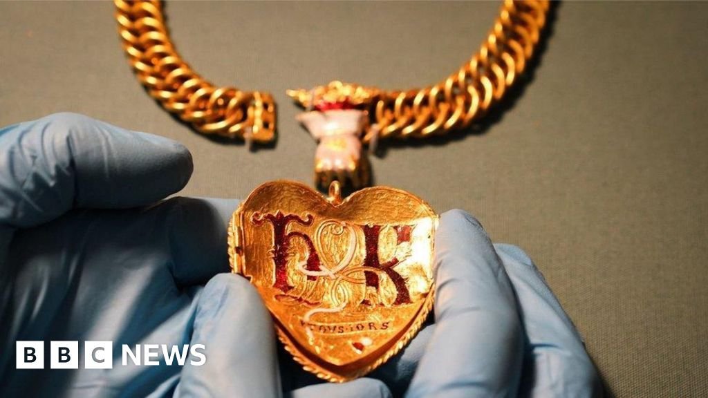 British Museum to keep pendant linked to Henry VIII