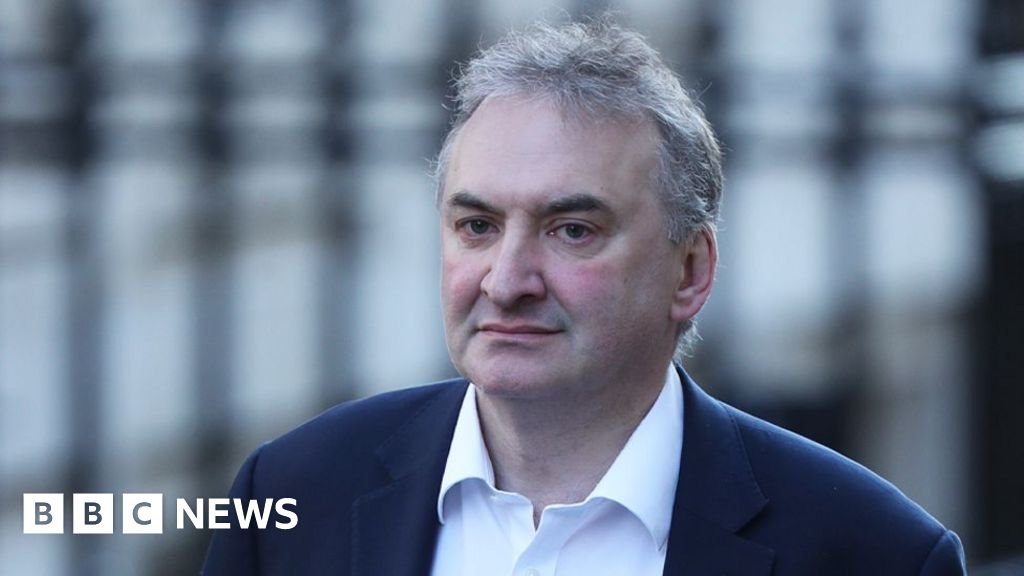 Don't sack cabinet secretary until Mandelson files published, Badenoch says