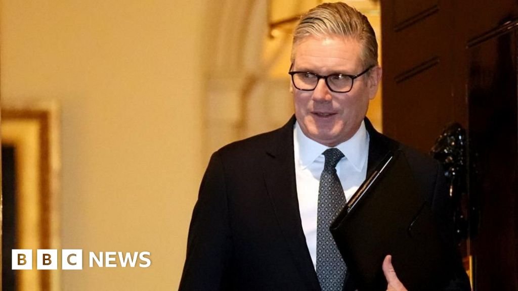 Cabinet ministers rally round PM as Sarwar urges him to quit