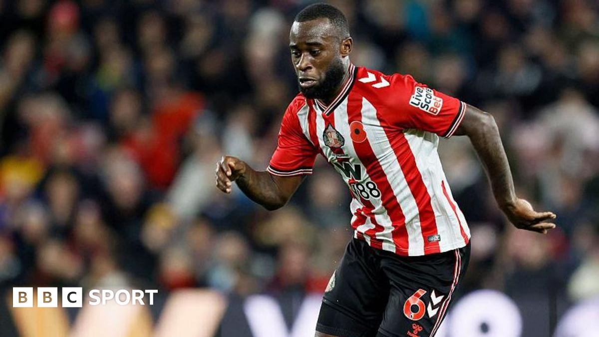 Lutsharel Geertruida: Liverpool in talks to sign defender on loan