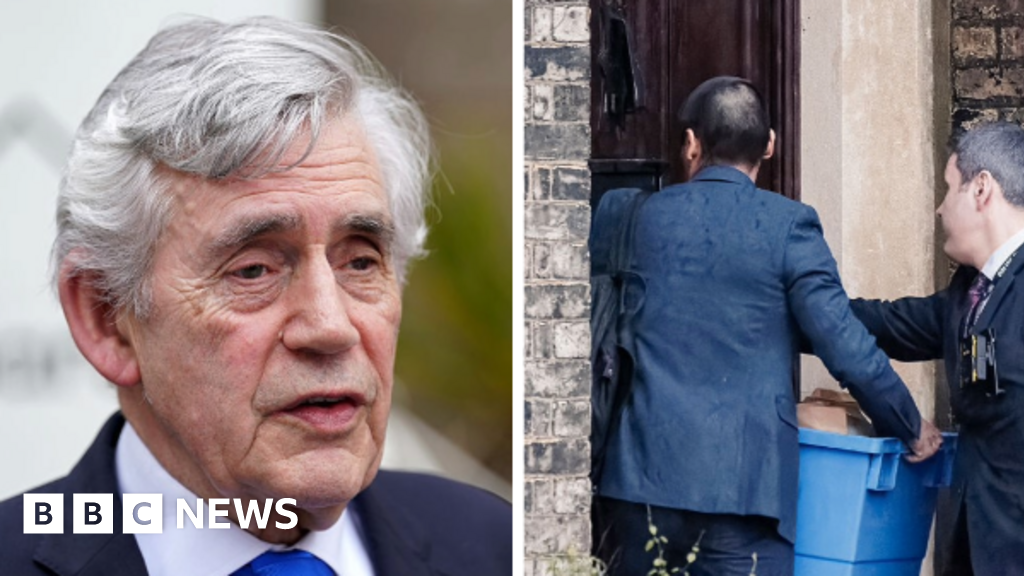 Mandelson 'betrayed' his country, Gordon Brown tells BBC